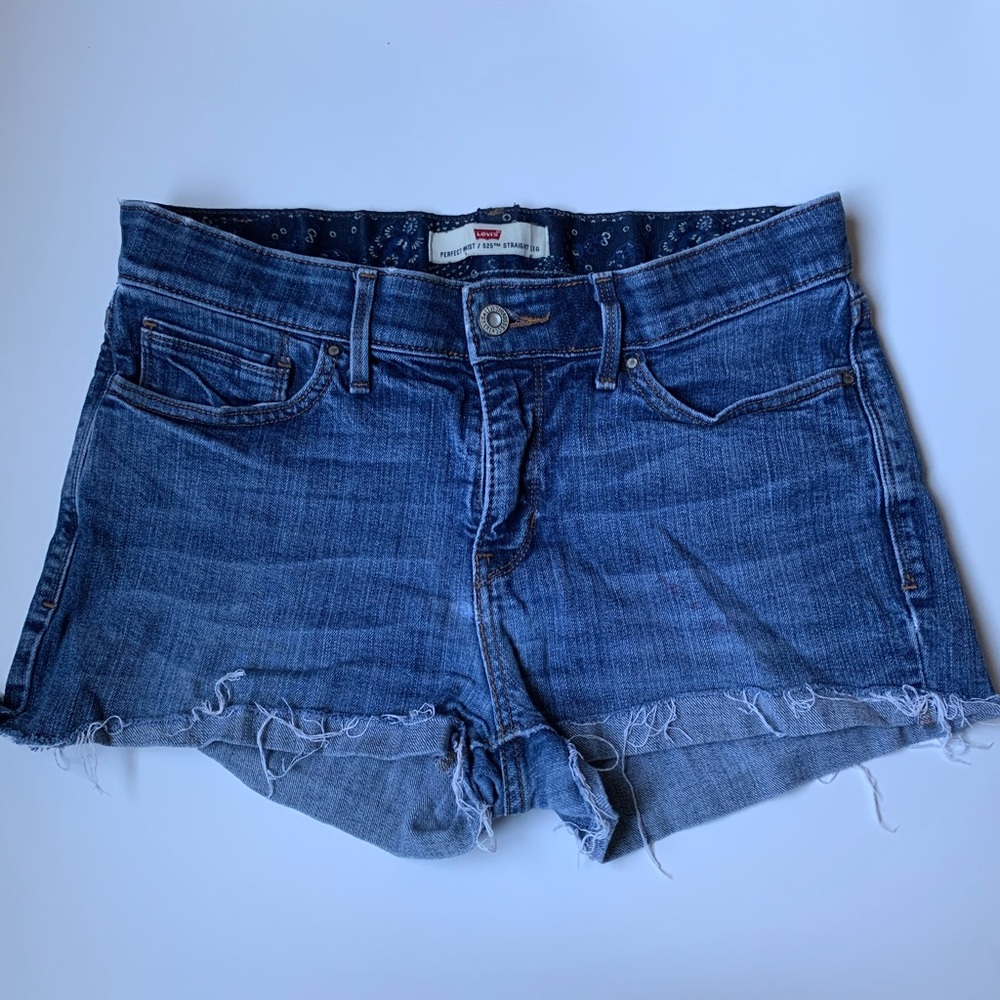 Cut-off Levi Shorts